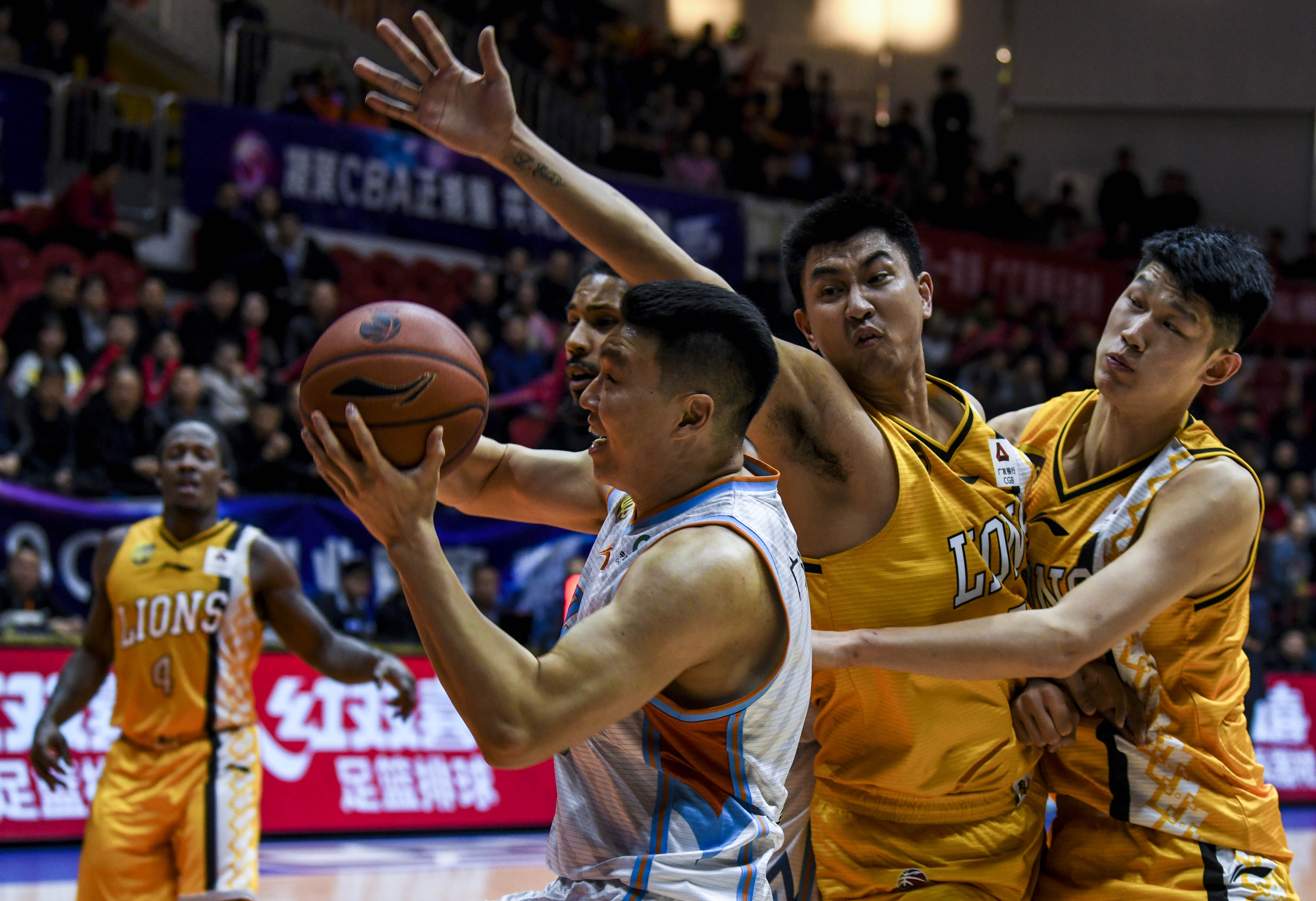 九洲官方在线登录-新疆广汇围绕足总杯防线松动转折点山东泰山止住颓势，网友：浙江队关键时刻回应争议的简单介绍